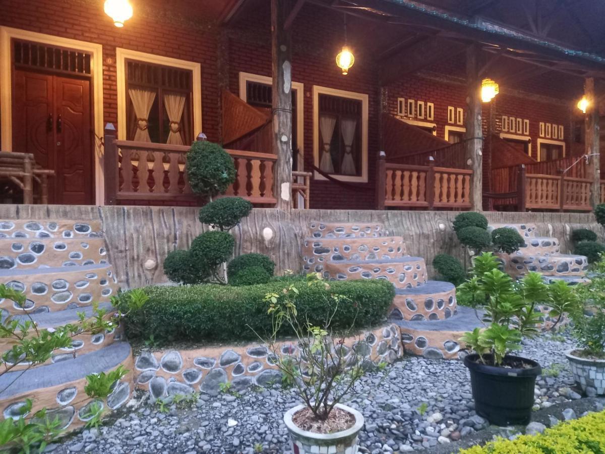 Sahnan Guest House Bukit Lawang Bagian luar foto